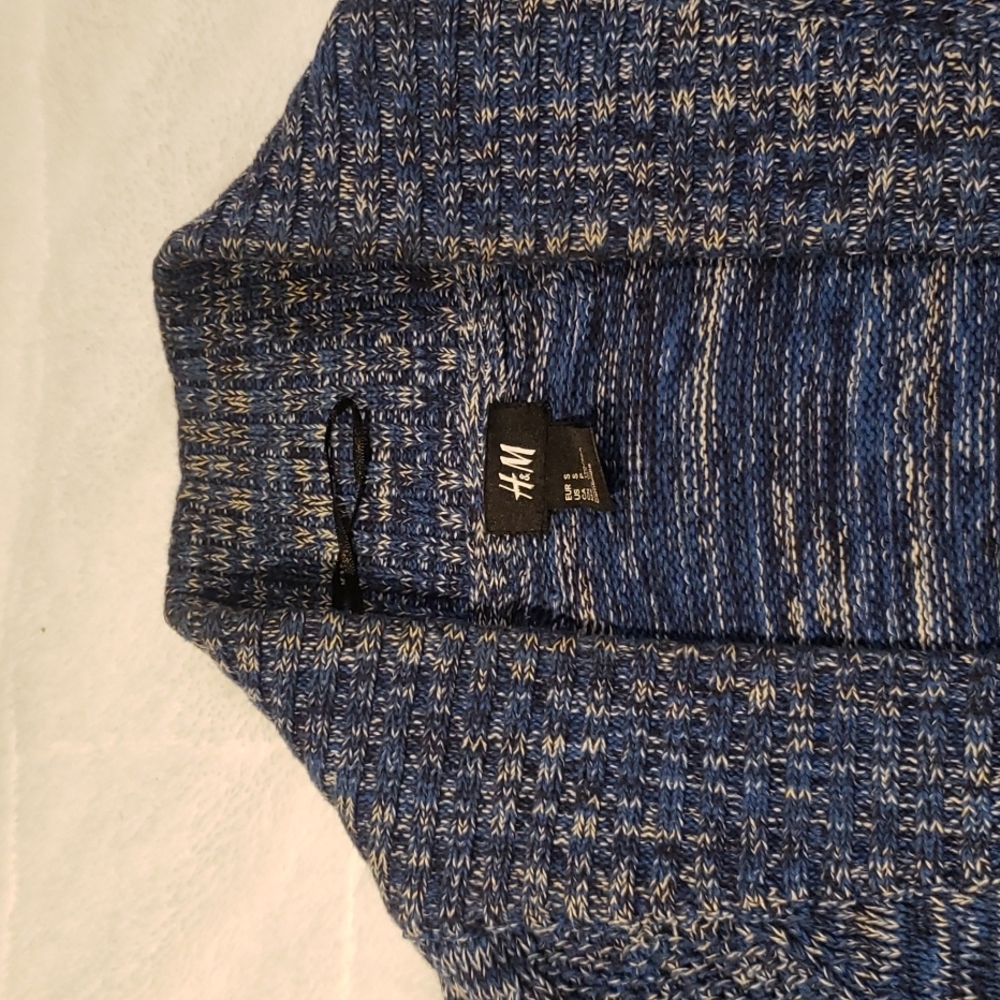 H&M Cardigan - Picture 2 of 2